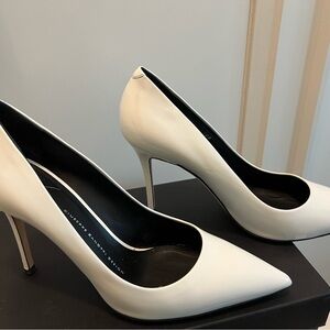 Giuseppe Zanotti White Pointed-Toe Stiletto Heels size 9
